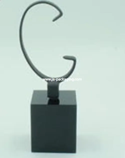 Reloj de caucho negro con anillo C