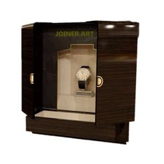 Caja de reloj con pantalla vertical de madera marrón